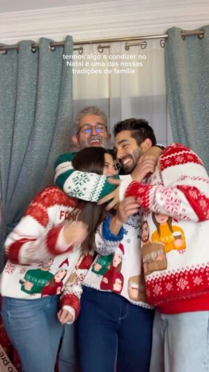 Paulo Sousa Instagram - bom natal para todos do pai Paulo, mãe Paula, irmã Paula e eu, Paulo! 🫶🏼🎄