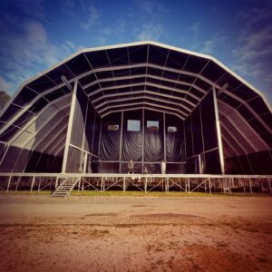 Paulo Vintém Instagram - Estamos de regresso ao Norte!! 
Viemos conhecer a nossa casa de dia 19 de Julho. 
O palco do @meomaresvivas vai ser nosso 🔥🔥🔥

#dzrt2024 #tribodzrt