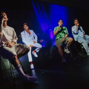 Paulo Vintém Instagram - Dia 29 de Abril a poucas horas de abrir as portas da primeira noite da Encore Tour, experimentámos o que andávamos a preparar há meses em segredo. 
Todos nos questionavam como o íamos representar.

Chorámos, ficámos surpresos, foi um misto de emoções! A tecnologia levou-nos para outra realidade. 

Quisemos relembrar toda a sua essência.. em várias músicas e momentos. Sentimos que o conseguimos fazer. 

A Spic  investiu muitas horas neste projecto a criar o holograma para que fosse tal como tínhamos imaginado 🙏 @spic_digital_studio 

A nossa história ainda não terminou, a Encore Tour foi só o inicio. Em Junho e julho estamos de volta aos palcos.

📷 @jasmeneses