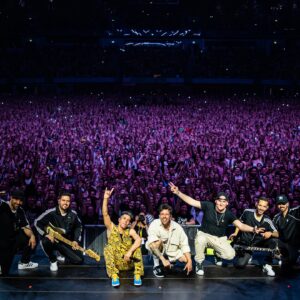 Paulo Vintém Instagram - HOJE VOLTÁMOS À ENCORE TOUR 🔥
Que tour de sonho! Tudo começou dia 29 Abril do ano passado na maior sala do país ALTICE ARENA 

A tour começou com 4dias lotados. Cada data foi diferente e especial mas dia 29.. foi o nosso regresso aos palcos ao fim de 12anos!

Quem esteve lá ? 🙋‍♂️
Quem viajava connosco no tempo para regressar a este dia épico? 🚀🔥

Queremos agradecer novamente a todos os que fizeram parte desta história que ainda não acabou. #tribodzrt 🙏

📷 @marta.takes.photos