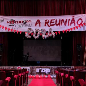 Paulo Vintém Instagram - A TURMA ESTÁ REUNIDA!! 🍓🍓
Ontem estivemos juntos no mesmo palco pela primeira vez!! Foi a nossa festa de finalistas 🎉🍓

Obrigado à @tvioficial  a ao director José Eduardo Moniz por ter estado presente e por todo o apoio nesta Reunião 🍓.

Obrigado ao Álvaro Covões e a toda a equipa da  @everythingisnewpt por serem nossos parceiros nesta que vai ser a reunião do ano. 

Obrigado a toda a equipa da escola por nos ter recebido tão bem, neste local onde foram gravadas várias temporadas de @morangoscomacucar 

Obrigado aos fãs que estiveram presentes e a toda a press.

Dia 8 de Junho estamos todos de volta ao mesmo palco! D’ZRT . JUST GIRLS . 4TASTE . FF

Bilhetes disponíveis nos locais habituais e em @ticketlinept 
Sabe mais www.areuniao.pt

📷 @marta.takes.photos