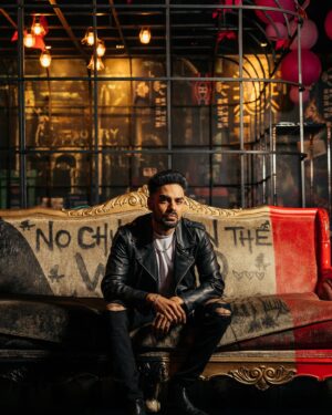 Pav Dharia Instagram - Paapi Paunde Paatiä Pentä

📷 @mixsinghitup @acecollectiveto
🕴️ @styledbyharj