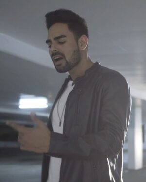 Pav Dharia Instagram - In my pre-celebration of 20M views for #NaJa I'd like to show some BTS footage. In the age of almost everything we see being fake and enhanced (my eyebrows are real but enhanced) I think it's important to look at how things really are in reality.

I asked the owners of this car park if we could film our music video there when it's empty and she said no. But I really loved the look it gave so decided to take a crew of 1 at 2AM (my brother from another mother/camera man from forever @manavsangha). With a window of about 10 mins (before someone called the cops on two Arab looking dudes with a camera doing snake charmer moves) tried and get a few shots in.

We weren't going to do any lighting set up so I didn't take any film lighting except for the headlights of my car bouncing in from the ceiling of the car park.

This is the result 💡