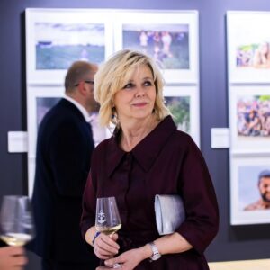 Pavel Berky Instagram - Mám velikou radost, že si první dáma @evapavlova_oficialni pro příležitost předávání cen @czechphotocz před několika dny vybrala opět šaty z mé tvorby ❤️
•
•
•
#prezidentpavel #evapavlova #pavelberky #modninavrhar #spolecenskesaty #saty #šaty #prvnidama #prvnídáma #prezident #czechpressphoto #czechphoto