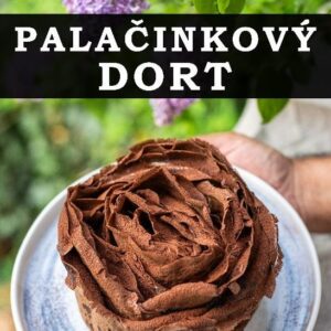 Pavel Berky Instagram - Palačinkový dort jak ho neznáte, ale určitě rádi poznáte! Co vy na něj? ❤ Všech 6 receptů s Tvaroháčkem od @milkopolabskemlekarny najdete na jejich profile 🙂

SUROVINY:
Palačinky:
- 400 ml plnotučného mléka
- 130 g MILKO Tvaroháčku kakaového
- 160 g hladké mouky
- 2 vejce
- 50 g másla   na vymazání pánve
- 30 g kakaa
- sůl

Krém:
- 400 g MILKO Tvaroháčku smetanového
- 400 ml MILKO Smetany ke šlehání 33 %
- 3 PL moučkového cukru

POSTUP:
Krém:
1. Do mísy od kuchyňského robota dejte všechny suroviny. 

2. Pomocí šlehací metly vyšlehejte krém. Robot zastavte ve chvíli, kdy krém udrží tvar a není tekutý. Poté ho dejte vychladit do lednice.

Palačinkový dort:
1. Do mísy dejte mouku a kakao. Začněte míchat a postupně přilévejte mléko. Poté přimíchejte rozšlehaná vejce, rozpuštěné máslo, větší špetku soli a nakonec i tvaroháček. Těsto nechte při pokojové teplotě odpočinout alespoň 1 hodinu.

2. Z těsta připravte 12 tenkých palačinek a nechte je vychladnout.

3. Všechny palačinky pomažte vrstvou krému a přeložte na polovinu.

4. Na pracovní plochu položte jednu naplněnou palačinku tak, aby rovná (přehnutá) hrana byla blíže k vám. Pravou vrchní polovinu pomažte krémem a položte na ní další palačinku tak, aby zakrývala pomazanou část spodní palačinky. Tímto způsobem připravte řadu  ze 6-7 palačinek a poté je opatrně srolujte. Dejte pozor, aby rovné (přehnuté) kraje byly ve stejné úrovni, aby byl dort stabilní.

5. Srolovaný středový základ dortu přeneste na tác a postupně dokola přikládejte zbylé palačinky. Slepujte je pomocí krému.

6. Poté obvod dortu zatáhněte obručí, nebo pruhem alobalu aby během tuhnutí neztratil svůj tvar. Nakonec ho dejte do lednice na 12 - 24 hodin zatuhnout.

Tak dobrou chuť! ❤

#tvaroháček #palacinka #palacinky #palačinka #palačinky #palacinkovydort #palačinkovýdort #pancake #pancakeday #pancakesunday #pancakes #milko #milkopolabskemlekarny #polabskemlekarny #snidane #dort #dorty #dorty #dortiky #narozeninovydort #narozeninovydarek #sladke #dezert #dezerty #sladkerecepty #sladkepeceni #sladké #nejlepsipalacinky #kakaovepalacinky