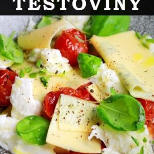Pavel Berky Instagram - Bylinkové těstoviny! ❤️ Dnes pro Vás mám výtečný recept na domácí těstoviny, ve kterých hrají hlavní roli čerstvé bylinky, pečená rajčata, mozzarella a olivový olej! ❤️ Tak Buon appetito!

Suroviny:
- 100 g semolinové mouky na těstoviny (typ 00)
- 3 vejce
- 250 g cherry rajčat
- 200 g mozzarelly
- 80 ml balzamikového octa
- čerstvé bylinky (oregano, bazalka, …)
- kvalitní extra panenský olivový olej
- sůl
- pepř

Celý detailní recept i s postupem najdete na mém blogu 😉
•
•
•
#berky #pavelberky #testoviny #bylinkovetestoviny #pasta #recept #recepty #jidlo #dnesjim #dnesvarim #dnesjem #berkyhokucharka #domacitestoviny #homemadepasta #pastacaprese #caprese #mozzarella #jídlo #food #rajcata #bazalka #těstoviny #dnesjem #jedlo #vecere #obed #večeře #vecera #večera