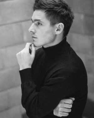 Pavel Callta Instagram - Takhle to vypadá, když dokončuju text na song, který vyjde začátkem února 🎙️ Těšim se, až vám tuhle skladbu budu moct představit i s videoklipem 🖤 #mysoul #newsong #february