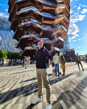 Pavel Callta Instagram - Zdravim vás z milovanýho New Yorku, kam jsem odletěl natáčet nový videoklip 🗽🎥 Pár momentů, co jsem zachytil, než doletí moje crew a začneme natáčet:
1) Brooklyn Bridge
2) High Line 
3) Statue of Liberty
4) Times Square 
5) World Trade Center 🖤
6) Memorial Museum 11/9 
7) Wolf of Wall Street
8) The best burger I've ever had
#newyork #memories #newvideo