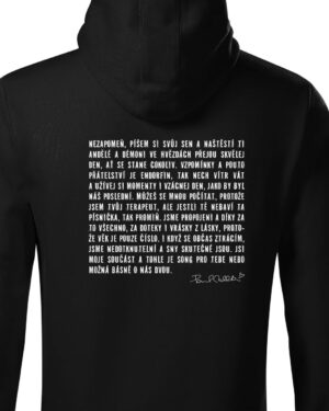 Pavel Callta Instagram - Přátelé 🔥🔥 Mám pro vás zbrusu nový merch, který jsem sám navrhnul ✒️ Jedná se o speciální vzkaz složený z názvů mých songů 🎙️✨ Je to LIMITED EDITON, tak jestli ještě nevíte s Ježíškem, co pořídit, mrkněte na e-shop www.pavelcallta.cz 🎄 Odkaz v biu nebo přímo ve stories ⬆️ Hezkej večer přeju 🌙🧘🏼‍♂️ #newmerch #xmas