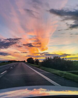 Pavel Callta Instagram - Tyhle cesty domů mám rád 🌄 #sky #ontheroad