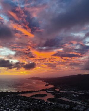 Pavel Callta Instagram - Můj první výstup na Koko Crater a ty 2,5 hodiny čekání na západ za to stály ⛰️🌄 #honolulu #kokocratertrail #sungoesdown