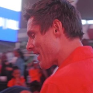 Pavel Callta Instagram - Ahooj přátelé, rád bych vám představil nový videoklip na singl "Skvělej den" (link v biu a ve stories⬆️), tak si užijte poslech i podívanou a dejte mi vědět vaše dojmy 🔥🖤 #newvideo #skvelejden #newyork Speciální poděkování patří @nikitarblv za nečekanej let do New Yorku a finální výsledek 🎥🙏🏼 Dále @sadluck, @rooftop.studio.prague, @danielvrba, @rallifetomas a @universalmusiccz 🧘‍♂️