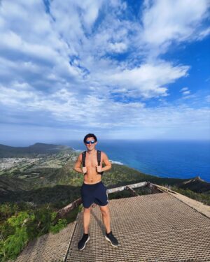 Pavel Callta Instagram - Můj první výstup na Koko Crater a ty 2,5 hodiny čekání na západ za to stály ⛰️🌄 #honolulu #kokocratertrail #sungoesdown