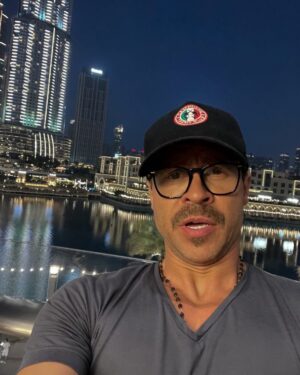 Pavel Derevyanko Instagram - Собираюсь полететь в Дубай поработать 🤓
 
Как там обстановка, кто в курсе?