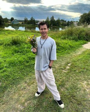 Pavel Derevyanko Instagram - Женихается парниша🥕 #изпаморовмы #стс #деревенскийпабло