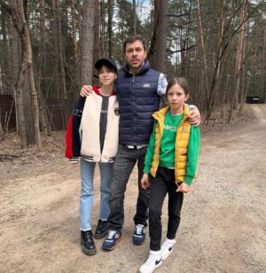 Pavel Derevyanko Instagram - На райончике) Со Светлым Праздником Вас, дорогие 🌷🌷🌷#вербноевоскресенье #деткиконфетки