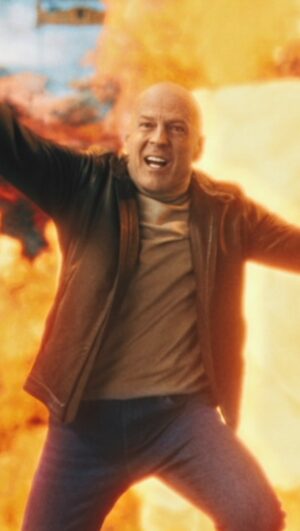 Pavel Hoodyakov Instagram - First commercial in 2022 for @megafon directed by @zaurzaseev starring Bruce Willis and @azabraza1984 #hoodyakovproduction