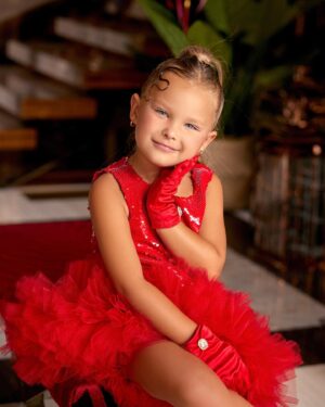 Pavel Kuryanov Instagram - Праздник прошел, а эмоций осталось на целый год вперёд!!! @babyadrianaofficial ❤️

Не могу не поделиться с вами нашей атмосферкой с праздника, поэтому ловите фото и обязательно посмотрите видео! 🥰🥰🥰

Ещё раз спасибо большое всем за поздравления!!!💋💋💋💋💋

И конечно же, огромное спасибо @lobacheva_project , четвёртый день рождения Адрианы из пяти проводит именно эта команда! 

Спасибо огромное за профессионализм и незабываемые эмоции 😍😍😍
