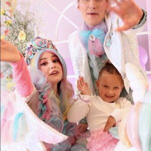 Pavel Kuryanov Instagram - Праздник прошел, а эмоций осталось на целый год вперёд!!! @babyadrianaofficial ❤️

Не могу не поделиться с вами нашей атмосферкой с праздника, поэтому ловите фото и обязательно посмотрите видео! 🥰🥰🥰

Ещё раз спасибо большое всем за поздравления!!!💋💋💋💋💋

И конечно же, огромное спасибо @lobacheva_project , четвёртый день рождения Адрианы из пяти проводит именно эта команда! 

Спасибо огромное за профессионализм и незабываемые эмоции 😍😍😍