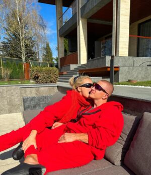 Pavel Kuryanov Instagram - С днём рождения моё солнце🌞 
Пусть лучики твоей заботы и тепла всегда согревают и сплачивают меня и всю нашу большую семью!😍
Мы все тебя очень любим! ❤️
Пусть сбудутся все твои мечты! 🙏