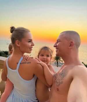 Pavel Kuryanov Instagram - С днём рождения моё солнце🌞 
Пусть лучики твоей заботы и тепла всегда согревают и сплачивают меня и всю нашу большую семью!😍
Мы все тебя очень любим! ❤️
Пусть сбудутся все твои мечты! 🙏