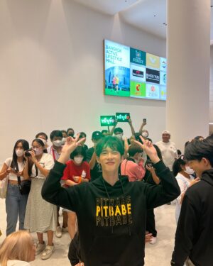 Pavel Naret Promphaopun Instagram - @ppoohkt HAPPY BIRTHDAY นะน้องชาย ขอให้ 21 เป็นปีที่ดี… ❤️ อยู่ด้วยมาตั้งแต่อายุ 19 ยังเอาะๆ 🫢 ตอนนี้โตเป็นหนุ่มแล้ว … พี่ขอให้หนูทำอะไรก็สมหวัง ประสบความสำเร็จ การงานเยอะๆ ปังๆ สุขภาพแข็งแรง มีเลข 27 อยู่ข้างๆ ✌🏻 ไม่รู้จะพูดอะไรเยอะเพราะบอกไปหมดแล้ว… ก็ต่อจากพวกเราอาจจะเหนื่อยและยุ่งกันมากๆก็ขอให้สู้ๆเข้มแข็งแล้วทำต่อไป อนาคตข้างหน้ารอเราอยู่ 

I’m gonna make sure you stay with me till you can. Whatever the future holds, whether we’re together or not, right now we’re an amazing team and I’m so thankful for that. Let’s make the most of this opportunity we have and chase our dreams together. Love you, always. ❤️

พี่เบ๊บรอชาลีกลับมาหานะ จะได้ 😘ๆ 🫢😼 ส่วนพี่สิงรอปกป้องน้องธูปอยู่นะ ส่วนพี่พาเวลไปรอน้องพูห์ที่บางแสน 😼 รักนะ❤️