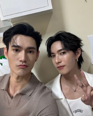 Pavel Naret Promphaopun Instagram - @ppoohkt HAPPY BIRTHDAY นะน้องชาย ขอให้ 21 เป็นปีที่ดี… ❤️ อยู่ด้วยมาตั้งแต่อายุ 19 ยังเอาะๆ 🫢 ตอนนี้โตเป็นหนุ่มแล้ว … พี่ขอให้หนูทำอะไรก็สมหวัง ประสบความสำเร็จ การงานเยอะๆ ปังๆ สุขภาพแข็งแรง มีเลข 27 อยู่ข้างๆ ✌🏻 ไม่รู้จะพูดอะไรเยอะเพราะบอกไปหมดแล้ว… ก็ต่อจากพวกเราอาจจะเหนื่อยและยุ่งกันมากๆก็ขอให้สู้ๆเข้มแข็งแล้วทำต่อไป อนาคตข้างหน้ารอเราอยู่ 

I’m gonna make sure you stay with me till you can. Whatever the future holds, whether we’re together or not, right now we’re an amazing team and I’m so thankful for that. Let’s make the most of this opportunity we have and chase our dreams together. Love you, always. ❤️

พี่เบ๊บรอชาลีกลับมาหานะ จะได้ 😘ๆ 🫢😼 ส่วนพี่สิงรอปกป้องน้องธูปอยู่นะ ส่วนพี่พาเวลไปรอน้องพูห์ที่บางแสน 😼 รักนะ❤️