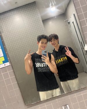 Pavel Naret Promphaopun Instagram - @ppoohkt HAPPY BIRTHDAY นะน้องชาย ขอให้ 21 เป็นปีที่ดี… ❤️ อยู่ด้วยมาตั้งแต่อายุ 19 ยังเอาะๆ 🫢 ตอนนี้โตเป็นหนุ่มแล้ว … พี่ขอให้หนูทำอะไรก็สมหวัง ประสบความสำเร็จ การงานเยอะๆ ปังๆ สุขภาพแข็งแรง มีเลข 27 อยู่ข้างๆ ✌🏻 ไม่รู้จะพูดอะไรเยอะเพราะบอกไปหมดแล้ว… ก็ต่อจากพวกเราอาจจะเหนื่อยและยุ่งกันมากๆก็ขอให้สู้ๆเข้มแข็งแล้วทำต่อไป อนาคตข้างหน้ารอเราอยู่ 

I’m gonna make sure you stay with me till you can. Whatever the future holds, whether we’re together or not, right now we’re an amazing team and I’m so thankful for that. Let’s make the most of this opportunity we have and chase our dreams together. Love you, always. ❤️

พี่เบ๊บรอชาลีกลับมาหานะ จะได้ 😘ๆ 🫢😼 ส่วนพี่สิงรอปกป้องน้องธูปอยู่นะ ส่วนพี่พาเวลไปรอน้องพูห์ที่บางแสน 😼 รักนะ❤️