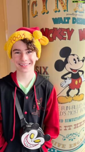 Paxton Booth Instagram - Holiday time @disneyland 🎄