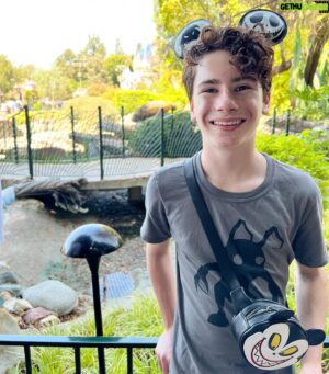 Paxton Booth Instagram - Disneyland day! 🎃
#kingdomhearts