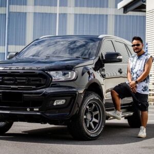 Paytaai Wongkamlao Instagram - ลงจาก FORD มาดเท่ๆ ฮ่วย! #Lenso