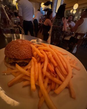 Pedro Andrade Instagram - La famille 🤍 @nellcan @fjcasablanca 🍔 @pastisnyc