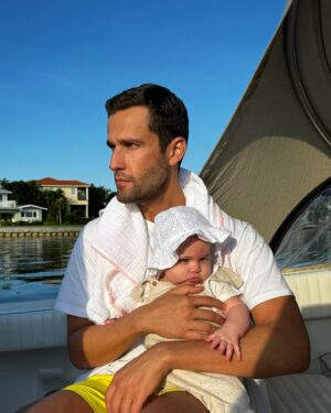 Pedro Andrade Instagram - Baby on Board. 

🏝️🍺

Bebê a Bordo.