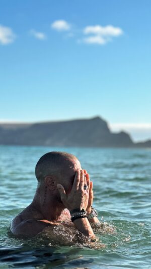 Pedro Barroso Instagram - Porto Santo… Este refúgio entre o dourado e o azul…
Aqui tudo acontece a um ritmo mais calmo e eu confesso que estava a precisar de desligar um pouco e estar perto do mar... Este foi o local que escolhi para descontrair e relaxar...
@soltropico @visitmadeira @vilabaleira

#soltropico #visitmadeira #madeiratãotua