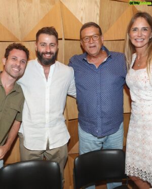 Pedro Beloniel Instagram - Sábado passado rolou esse encontro lindo no @hotelemiliano com a @marinalimax1 fazendo um pocket! Obrigado @heinekenbr pela oportunidade linda e @djneps por me obrigar a ir! Noite linda!!! Fotos do craque @reginaldofoto 📸!