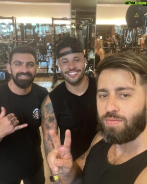 Pedro Beloniel Instagram - Belo Horizonte sempre recebendo as pessoas da melhor maneira possível! Fim de semana incrível comemorando os 07 anos do @ossobh !!! tbt #osso7anos