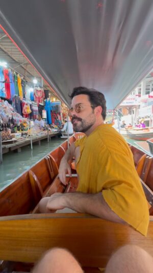 Pedro Carvalho Instagram - Tudo se encontra aqui, no Mercado Flutuante em Bangkok 😎