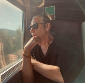 Pedro Damián Instagram - 📸 @_polvo_estelar #tren #francia #alpes #blackandwhitephotography #gabrielafotografa #lucesy sombras