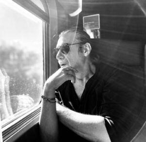 Pedro Damián Instagram - 📸 @_polvo_estelar #tren #francia #alpes #blackandwhitephotography #gabrielafotografa #lucesy sombras