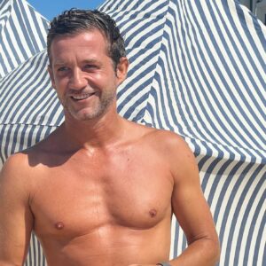 Pedro Granger Instagram - S.Martinho do Porto:
E falta exactamente 1 mês para o 15 de Agosto deste ano .

Porque hás de ser sempre “Aquele lugar que temos no coração, Praia, férias e o mar, somos os…”.
Esta é só para quem vai para aí desde catraio completar 🤷🏼‍♂️. 

#PedroGranger #SaoMartinho #SaoMartinhoDoPorto #Verao #Summer #QueroTrançasDaConcha #EJantarNaCaravela #ENoPescaNoPrato