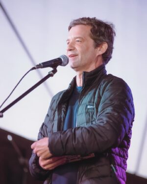 Pedro Granger Instagram - Este fim de semana tive a oportunidade de apresentar o espetacular concurso de bandas de garagem a convite da @freguesiadeestrela onde conheci uma data de músicos e bandas que me encheram o coração e me fizeram andar mais de vinte anos para trás no tempo , para a época em que era miúdo  e andava de guitarra às costas a cantar nos bares de Lisboa. 

Que esta tenha sido a segunda edição de muitas deste concurso de bandas de garagem da Estrela , e que a simpática equipa que o o organizou continue sempre com esse sorriso na cara a tornar o trabalho de todos tão bom e agradável . 

Obrigado @luispnewton pelo convite , e obrigado @mariana_nunes_de_almeida por essa alegria toda e equipa incansável . 

Parabéns a todos e até para o ano se Deus quiser … se Deus quiser e a Junta organizar 😉. 

#PedroGranger #music #Bandasdegaragem #work #freguesiadaEstrela