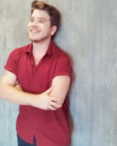 Pedro Malta Instagram - a @rotadomar96 me vestiu DE SAL & SOL, com as peças da coleção de verão 23 durante as gravações de um programa em homenagem a alguém muito especial, que vai ao ar em breve - já, já solto mais novidades! 🤫🤓

Photos by @fernandalmalta