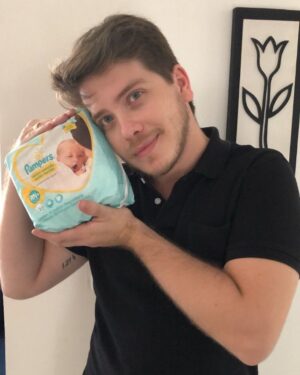 Pedro Malta Instagram - E os mimos de Dia dos Pais já começaram... só não são pra mim kkkk 🙄👶