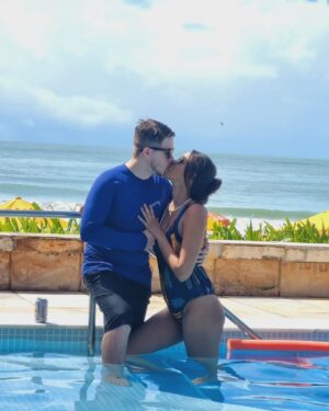 Pedro Malta Instagram - A primeira viagem oficial de família.

Foi pra pertinho, mas o amor contido nessas fotinhos vão longe demais. ❤️

@fernandalmalta sim, de agora em diante fico me vingando do povo dizer que Dante é tua cara comprando roupas iguais pra gente, lide com isso 👶🥸😆😆