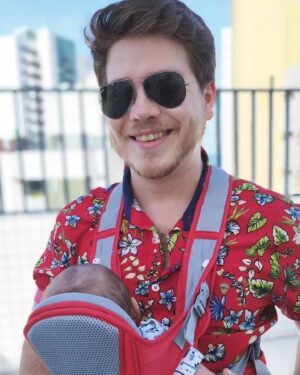 Pedro Malta Instagram - 2 meses dessa bolinha de amor

 (não sou eu, sou no máximo uma esfera de 29 anos 🥸) 

@fernandalmalta obrigado por cuidar de nós ❤️

Ps. não se deixem enganar por mais essa foto dormindo, a Globo tá perdendo - de noite quem não dorme é a gente... 😅😵