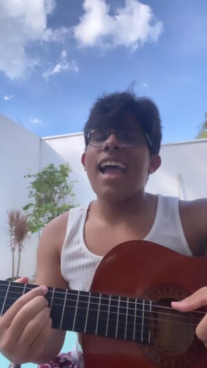 Pedro Miranda Instagram - fim de tarde   meu violão   novos baianos = 🫶🫶🫶
ps: perdoem o meu “naliz” kkkkkkkkkk