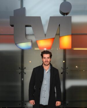Pedro Sousa Instagram - É com muito orgulho que faço parte da família @tvioficial. Sei que este voto de confiança no meu trabalho muito se deve ao empenho de toda a equipa liderada pelo incrível @franciscoantunez nestes dois projectos que fiz (Quer o Destino e Para Sempre). Obrigado!  Espero conseguir retribuir esta aposta fazendo o melhor trabalho possível.