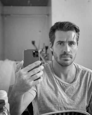 Pedro Sousa Instagram - Ah pois! O Mateus de vez em quando exibe um cabelinho à Clark Kent.