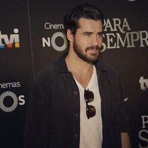 Pedro Sousa Instagram - É a partir de hoje que a nossa novela "Para Sempre" passa a ser vossa também! Espero que gostem! @tvioficial @parasempretvi