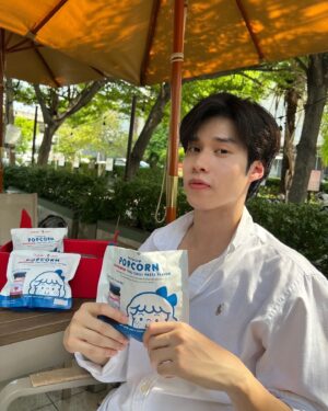 Peemapol Panichtamrong Instagram - ครั้งแรกในศตวรรษที่ 21 เปิดตัว “ป๊อปตัวเด็ด” แบบใหม่ อร่อยได้ ไม่ต้องลุ้น ! 

เพราะไม่ว่าจะหยิบคำไหนก็อร่อยคำนั้น กับ ”ป๊อปคอร์นรสน้ำพริกเผาไทยแม่ประนอม ตรา ชีคคุบี้“ หอมกลิ่นน้ำพริกเผา อร่อยกลมกล่อม เข้ากันอย่างลงตัว🍿✨ 

#แม่ประนอม #Cheekubie #CheekubieXMaepranom
